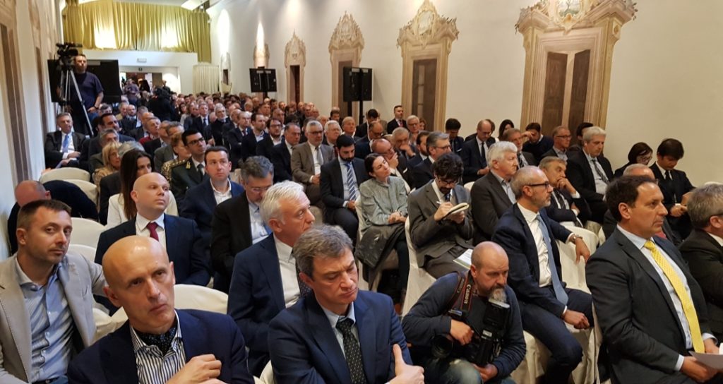 La sala gremita durante il convegno di Egea e Confindustria Cuneo