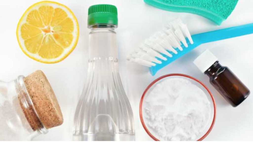 Aceto e prodotti naturali per le pulizie