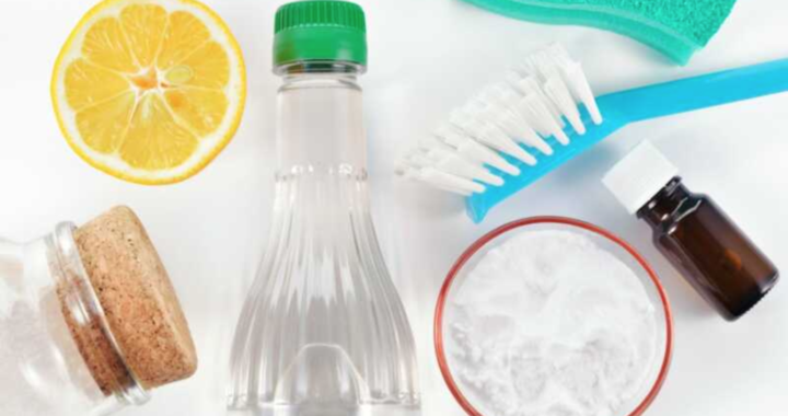 Aceto e prodotti naturali per le pulizie