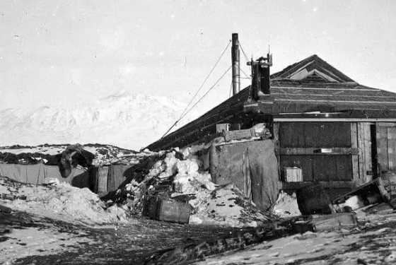 Il campo base di Schakleton durante la spedizione nel1908 (Capo Royds)