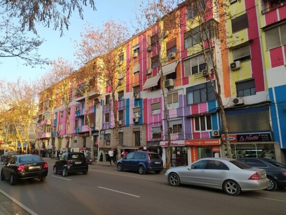 Tirana_i palazzi colorati